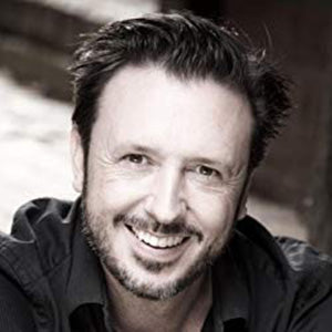 Författarporträtt Steve Cole