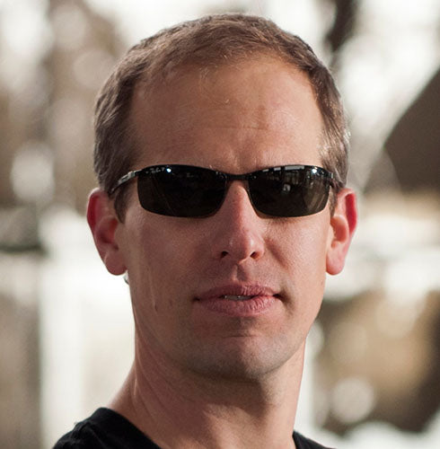 Författarporträtt Chris Bradford