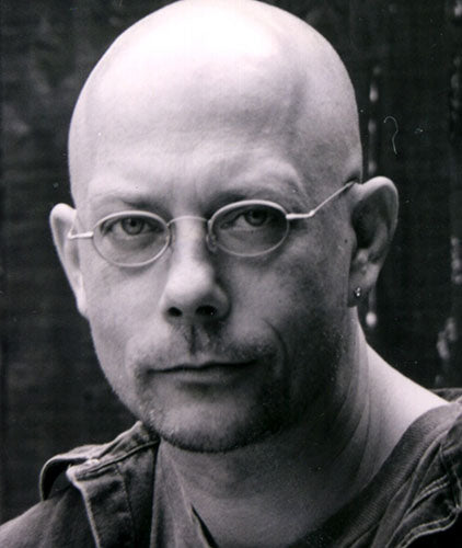 Författarporträtt Kevin Brooks