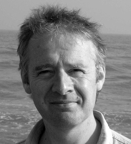 Författarporträtt Paul Dowswell